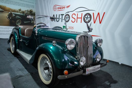 nada-auto-show-vintage-cars-green.jpg