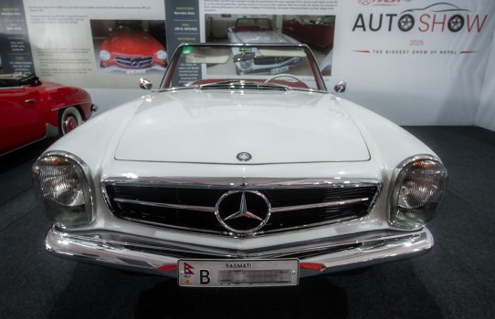 nada-auto-show-vintage-cars-mercedes.jpg