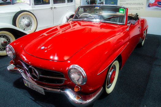 nada-auto-show-vintage-cars-red-marcedes.jpg