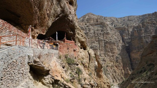 Chungsi-cave-mustang-Nepal.jpg